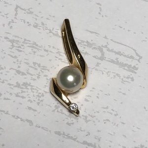 10k Gold, Pearl, Diamond pendent